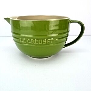 Le Creuset 2 Qt Batter Bowl with Handle and Spout ~ Green / Cream
